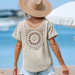 Women's Taupe Cut Out Back Short Sleeve, NWT a medium